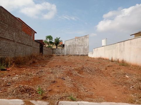 Terreno plano em ótima localização