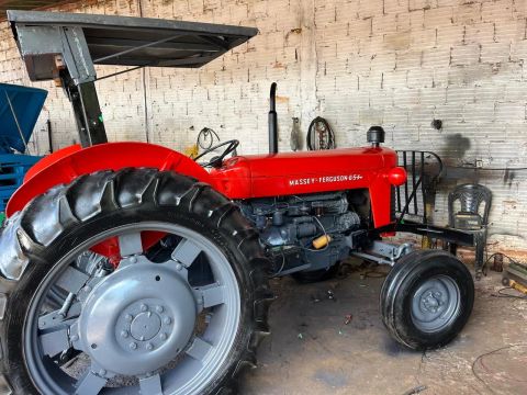 Trator Massey Ferguson 65X - Excelente estado