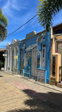 Belo casarão a venda no Centro de Itacaré.