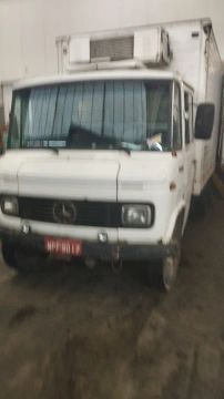 Vendo uma 608-D-1983 baú gelado já agregado *