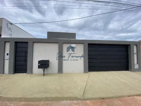 ALUGO BELÍSSIMA CASA INDIVUAL - EXCELENTE LOCALIZAÇÃO! 