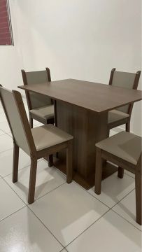 Mesa de Jantar 4 Cadeiras Retangular 
