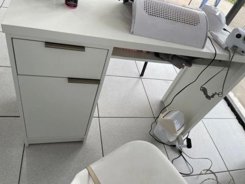 Mesa de Escritório Branca com Gaveta