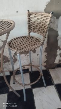 Banqueta de vime em ótimo estado