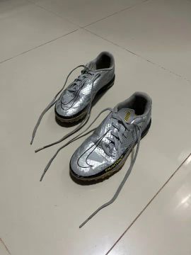Chuteiras Nike Phantom - Prata