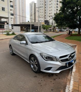 Mercedes CLA 200 - muito nova 