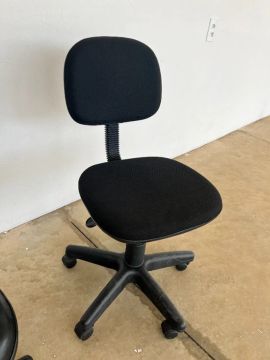 Cadeira escritório estofada tecido