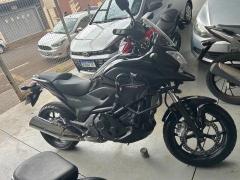 Honda nc 750 com acessórios 