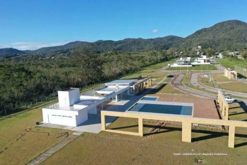 TERRENOS NO CONDOMÍNIO FECHADO VILLA RATONES