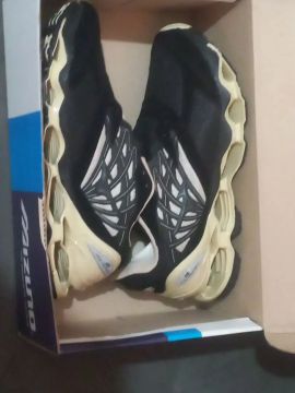 Tenis mizuno última unidade 