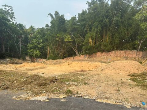 Adrianópolis / Lote 1.410 m2 / 9  8  q  0  6  3  2  3  1