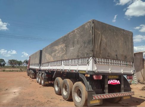 Caminhão Rodotrem 9 eixos Guerra com pneus 