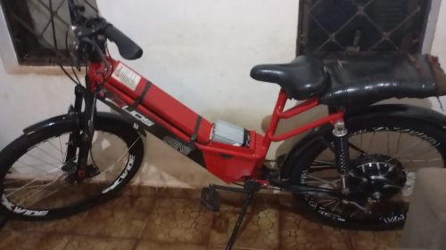 Bicicleta Elétrica Vermelha precisa troca a fonte 