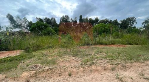Terreno com área verde em ótima localização