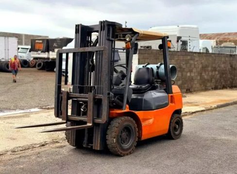 Empilhadeira toyota 2.500kg