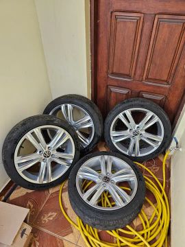 Rodas novas 17 da Tiguan com pneus