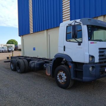 Caminhão 31330 no chassi 18/19