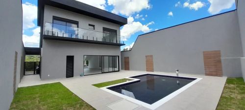 Casa nova no condomínio Veneza com espaço gourmet e piscina