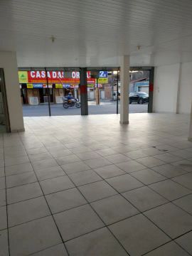 Alugo salão para fins comercial 