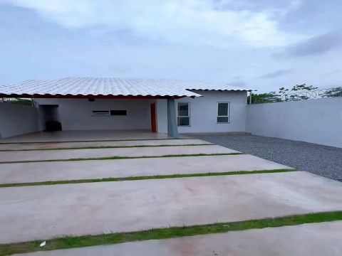 Belissima Casa Com 3 Quartos Em Parnaiba / Bairro Dirceu Arcoverde . ICKESJ