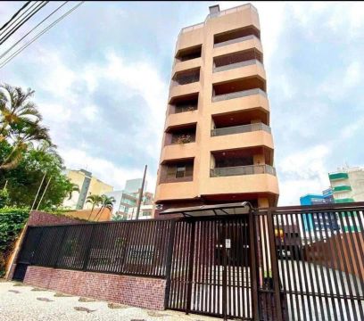 Apartamento com 4 quartos em prédio com elevador e segurança 24h