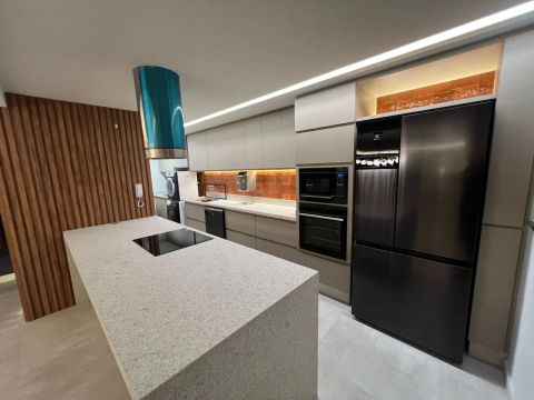 Apartamento Cobertura moderno com 3/4 todo mobiliado 