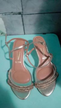 Sapato Douradas com Strass