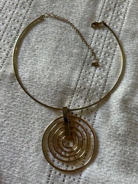 Colar Dourado com Pingente Círculos