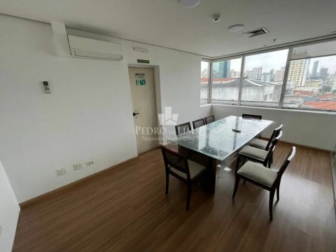 Conjunto comercial de 100 m², 2 vagas, junto ao metrô, no Tatuapé