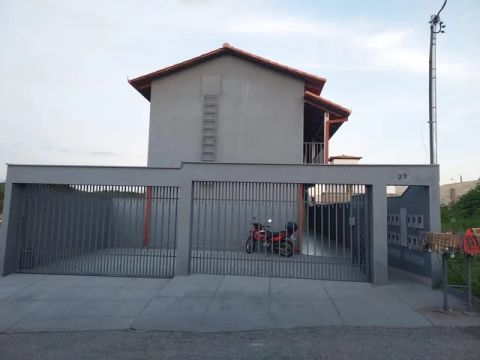 Vende-se Prédio no Centro de Florestal/MG - Oportunidade para Investidor