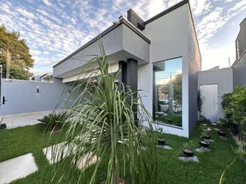 Casa Espetacular á Venda C/ piscina, Aceita 50% em permuta.