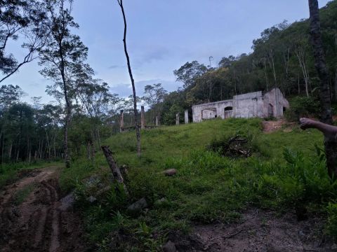 Sítio com casa antiga e vista espetacular