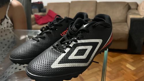 Chuteiras Umbro  - Tamanho 37