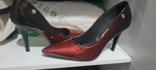 Salto Alto Vermelho e Preto vizzano seminovo