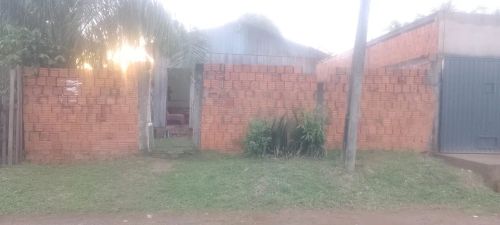 Casa com título definitivo, 10x25 , negociável.