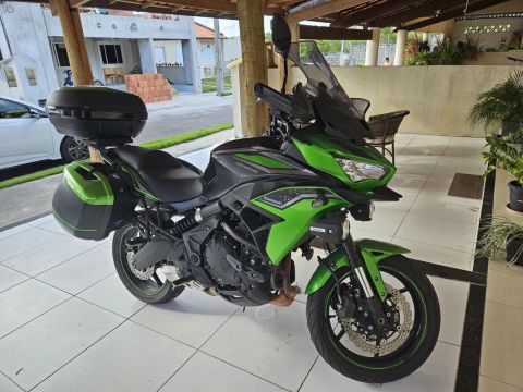 Kawasaki Versys 650, ano 2023 - Impecável