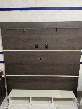 Rack para TV com Prateleira e Nicho