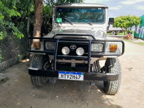 Toyota bandeirante 4x4 cabine dupla carro muito novo 