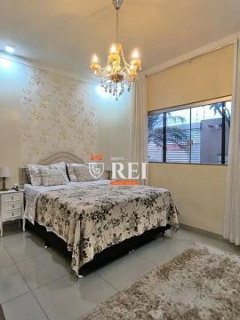 Casa com 3 quartos sendo 1 suíte, sala, cozinha, banh. social, lavanderia e garagem 2 carr