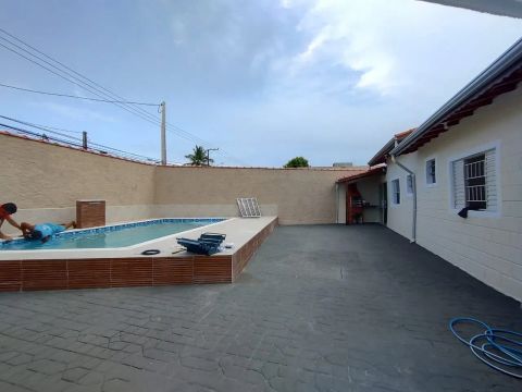 Casa para Venda no bairro Jardim Suarão, localizado na cidade de Itanhaém / SP.