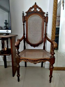 Cadeiras em Jacarandá R$ 1.500,