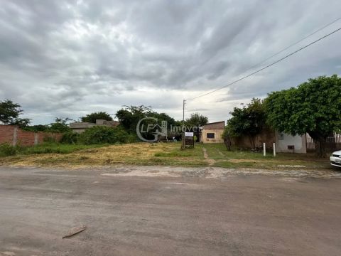 Casa à venda em Corumbá-MS, bairro Popular Nova: 2 quartos, 1 sala, 1 banheiro, 1 vaga de