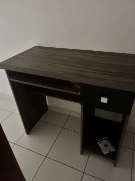 Mesa de Escritório Moderna em Amadeirado