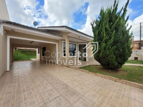 Residência Semi Mobiliada com amplo Terreno - Uvaranas