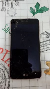 Smartphone LG com tela quebrada