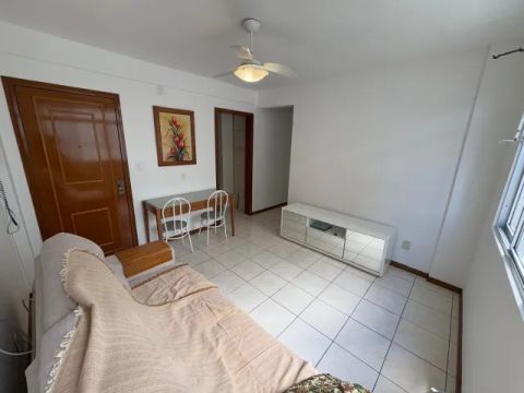 Excelente apartamento de 03 dormitórios mobiliado no coração da Trindade!