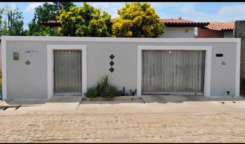 Vendo essa casa . Não financia 