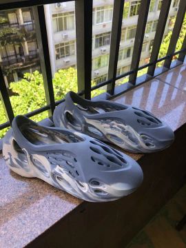 Chinelo Foam Runner Cinza
