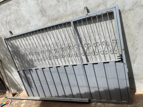 Portão chapa grossa 2,10 X 3,00 