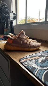yeezy 350 v2 